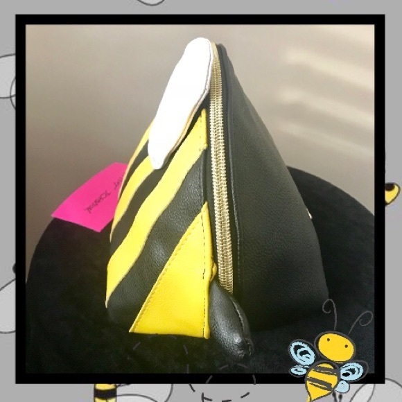 Betsey Johnson Bee Cosmetic Makeup Case - Picture 6 of 7